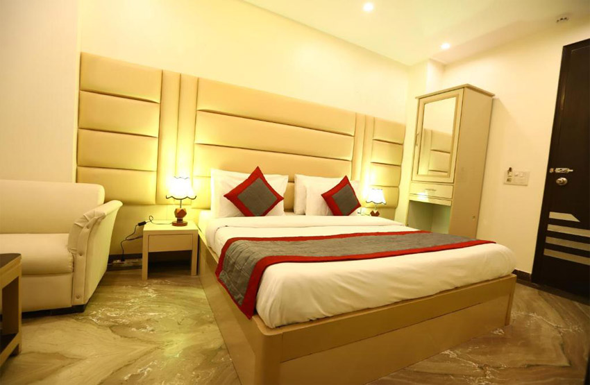 Top 10 Best Hotels in Karol Bagh for Couples