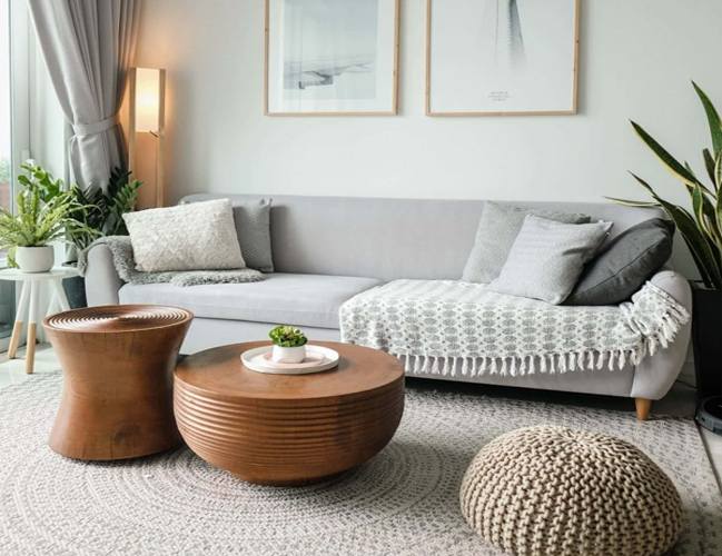 How to Choose the Perfect Showpiece for Your Living Room